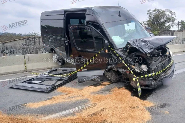 Imagem colorida mostra acidente durante perseguição da gcm. Metrópoles