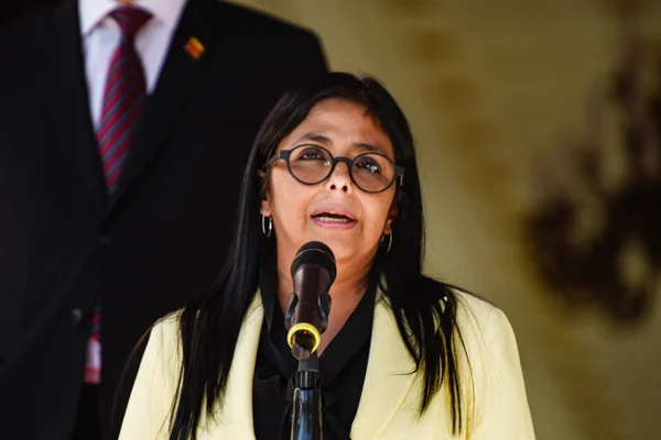 Delcy Rodríguez, a vice-presidente da Venezuela, assumiu o comando do país após Nicolás Maduro ser capturado pelos Estados Unidos Metrópoles 3