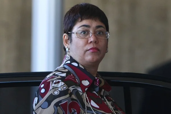 Empreiteira pagou R$ 2,5 milhões a Erenice Guerra, aponta laudo da PF