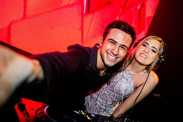 Marina Passos celebra os 15 anos com show do DJ Dudu Moreira