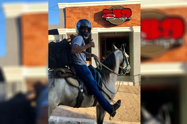 Hamburgueria do DF usa cavalo para driblar falta de combustível