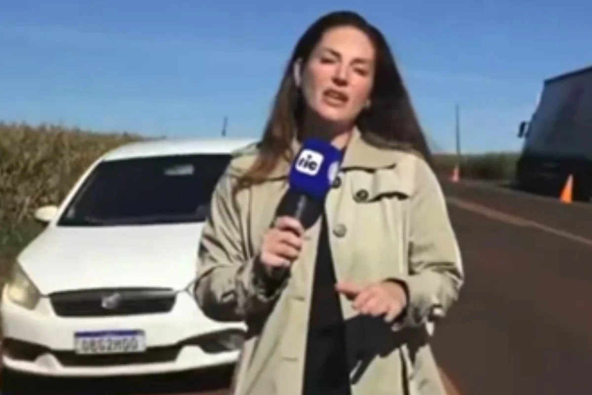 Repórter Carolina Barufatti quase foi atropelada em rodovia. Repórter Carolina Barufatti quase foi atropelada em rodovia.