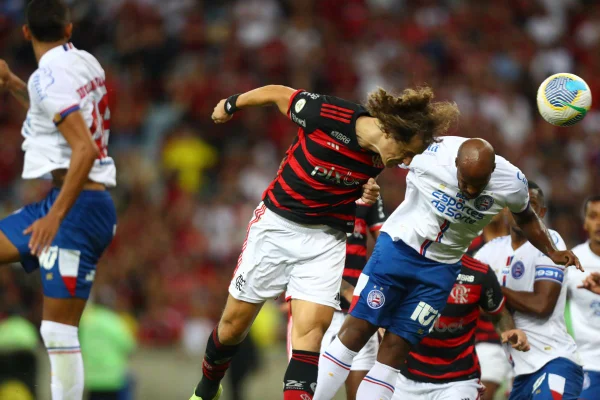 Flamengo vence o Bahia e assume liderança; Palmeiras bate Bragantino