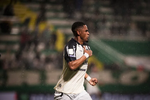 Brasileirão: Remo vence a Chapecoense por 3 x 2 na Arena Condá