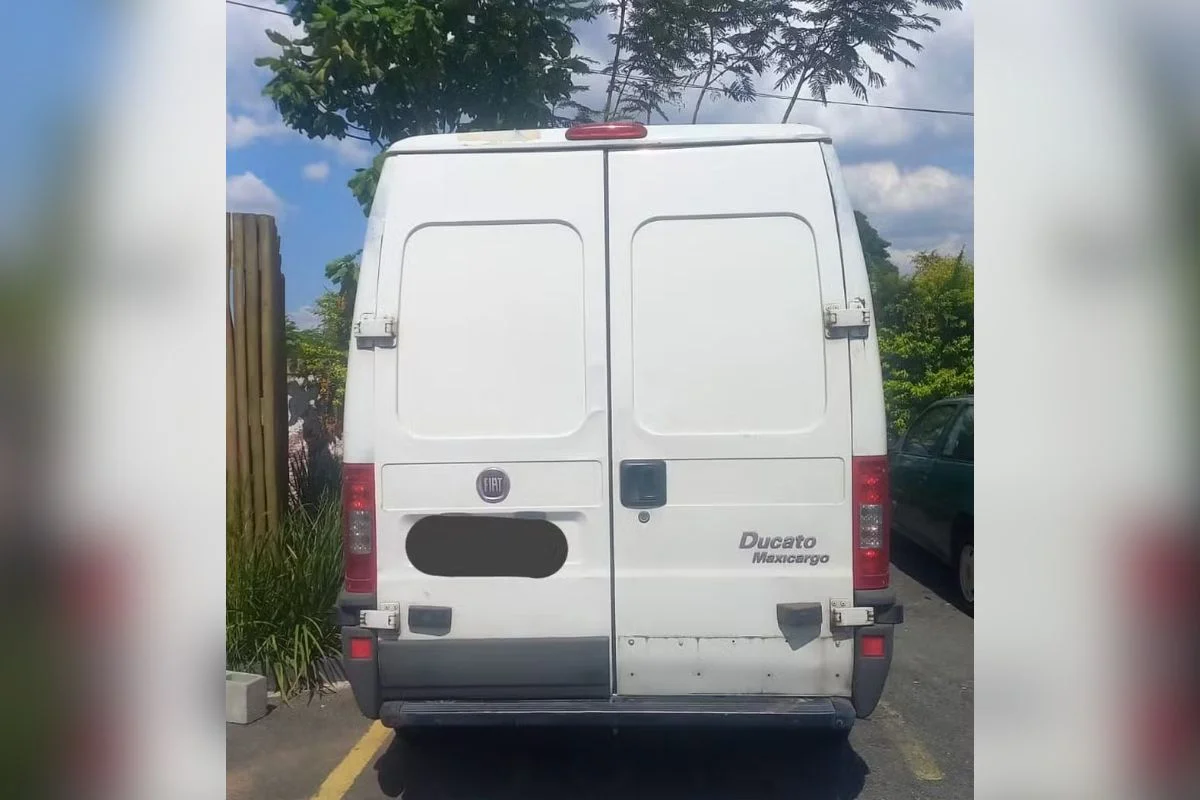 Carro roubado pelos criminosos Carro roubado pelos criminosos