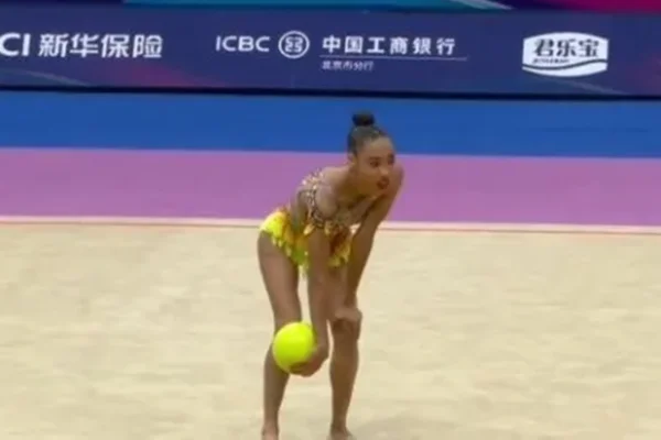 Brasileira passa mal durante apresentação no Mundial de Ginástica