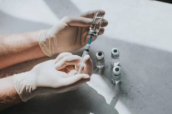 O botox falso geralmente é administrado por pessoas sem treinamento médico adequado