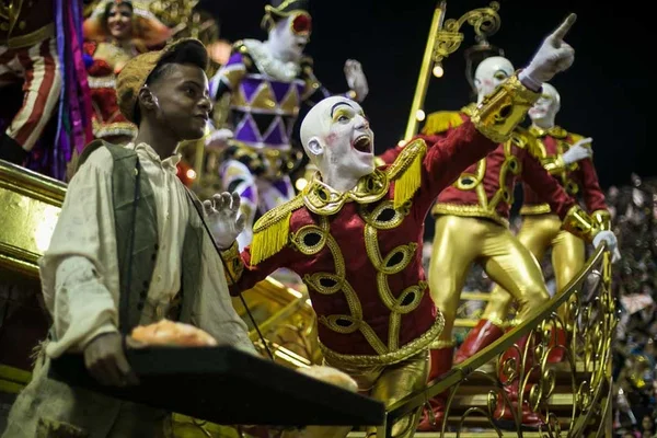 Salgueiro desfila história do primeiro palhaço negro do Brasil