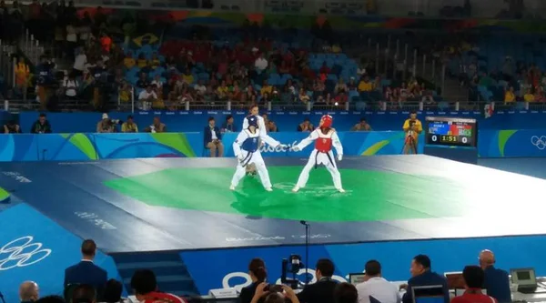 Rio 2016: Iris Sing e Venilton Teixeira vencem na estreia no taekwondo