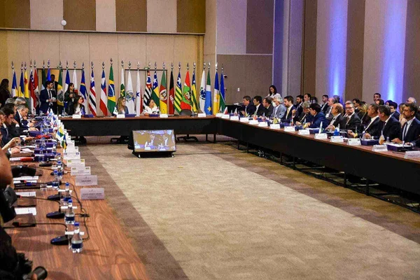 Governadores cobrarão de Lula recomposição de ICMS dos combustíveis
