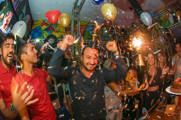 Empresário Paulo Paim comemora 32 anos com Halloween