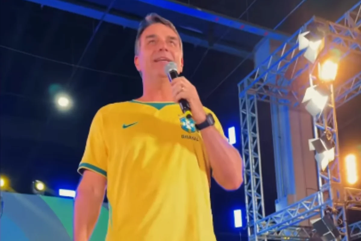 Senador Flávio Bolsonaro é o principal nome da direita para as eleições deste ano Senador Flávio Bolsonaro é o principal nome da direita para as eleições deste ano