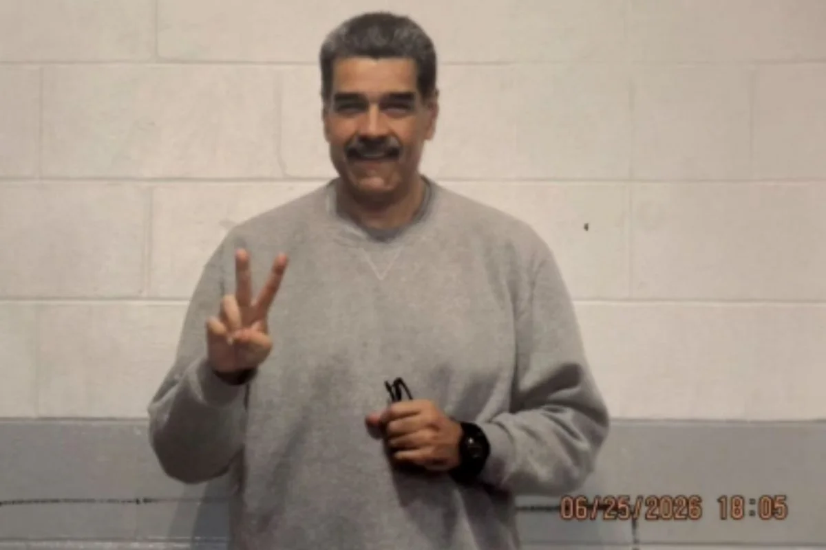 Perfil oficial divulga fotos de Maduro com uniforme em prisão nos EUA - imagem 2 Perfil oficial divulga fotos de Maduro com uniforme em prisão nos EUA - imagem 2