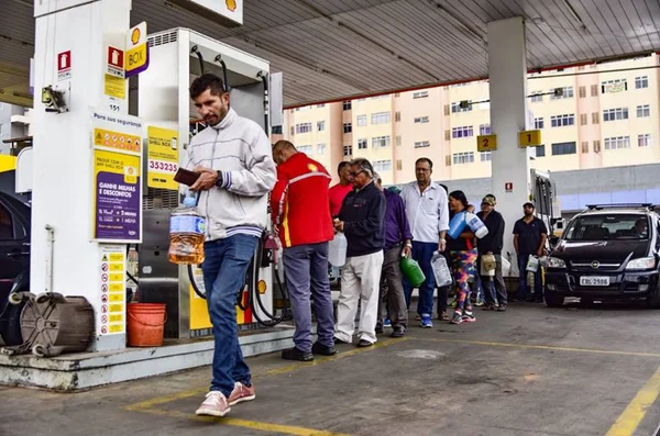 Crise no abastecimento. Tá difícil achar combustível nos postos do DF