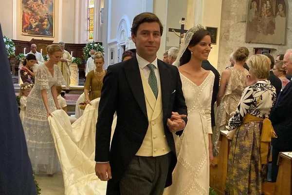 Casamento real princesa Marie Astrid de Liechtenstein sobe ao altar