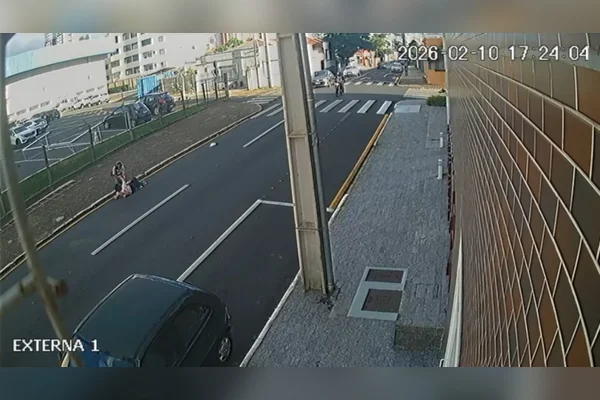 Motorista é indiciado após idosa ser arrastada e atropelada por ônibus