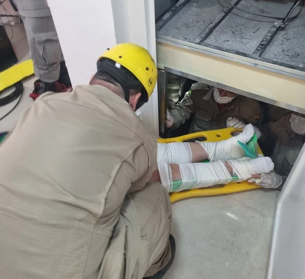 Elevador despenca com três adultos e um bebê em Aparecida de Goiânia