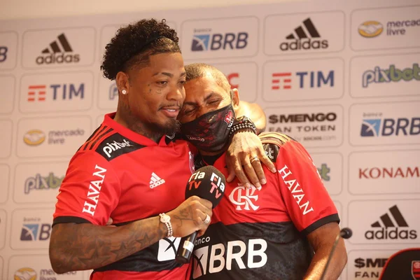 Marinho e o pai no Ninho do Urubu