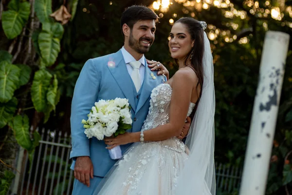 Isabelle Lobão e Jorge Argello selam o amor em belíssima cerimônia