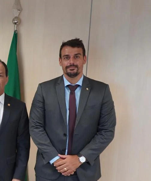 Ex-assessor de Flávio Bolsonaro é exonerado da Ouvidoria-Geral do MJ
