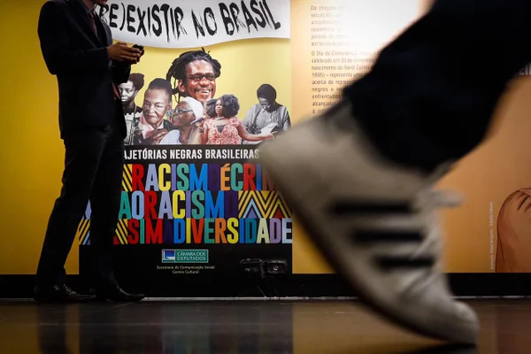 Conheça a exposição que irritou a Bancada da Bala na Câmara