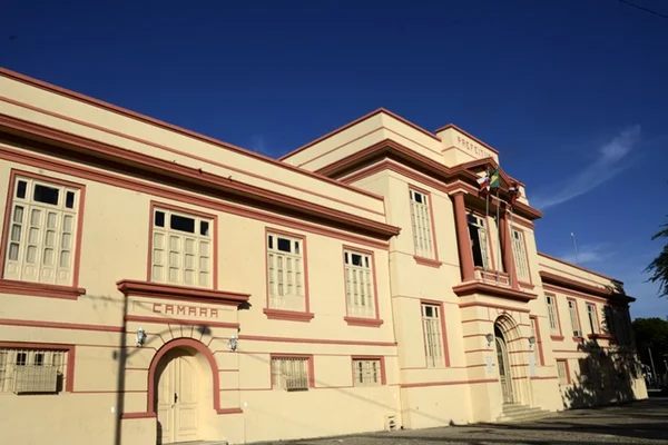 Prefeitura de Alagoinhas (BA) abre inscrições para concurso