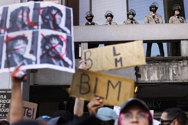 Protetsos nos EUA contra violência da polícia e antirracista
