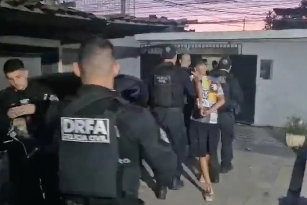 Quadrilha clona carros e rouba farmácias com inteligência tática
