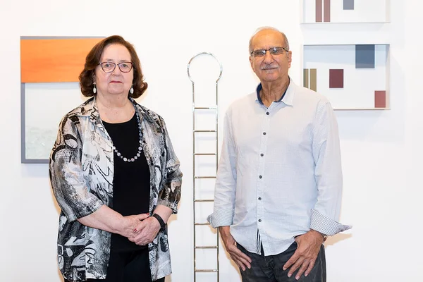 imagem colorida Os colecionadores Vera e Miguel Chaia