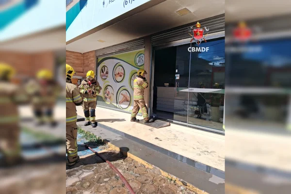 Incêndio atinge clínica de fisioterapia no DF e mobiliza bombeiros - destaque galeria Incêndio atinge clínica de fisioterapia no DF e mobiliza bombeiros - destaque galeria