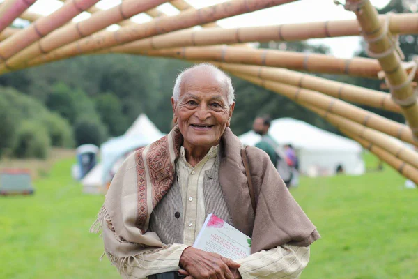 Foto colorida do pacisfista Satish Kumar - Metrópoles