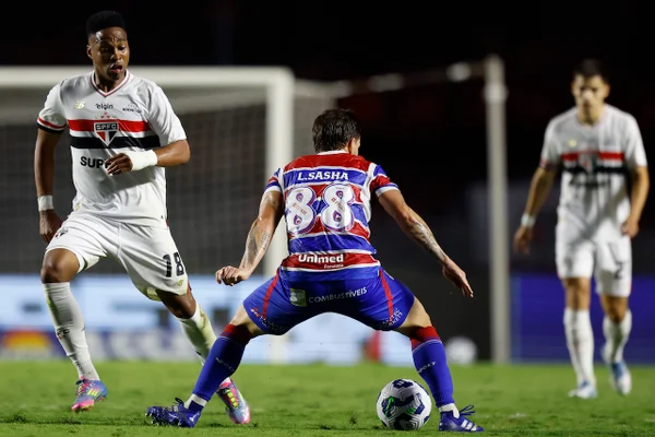Imagem colorida do duelo entre São Paulo e Fortaleza- Metrópoles