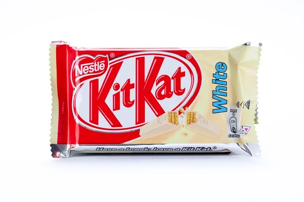 Adora Kit Kat? Versão do doce com chocolate branco chega ao Brasil