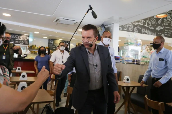 Celso Russomanno faz campanha em São Paulo