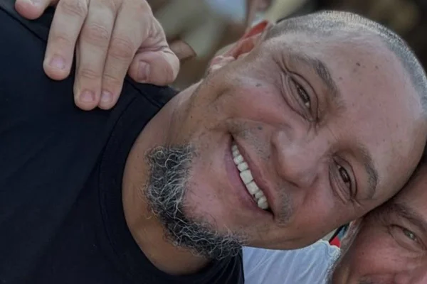 Foto colorida de Roberto Carlos - Metrópoles