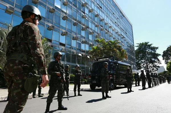 Ministério do Trabalho é evacuado após suspeita de bomba