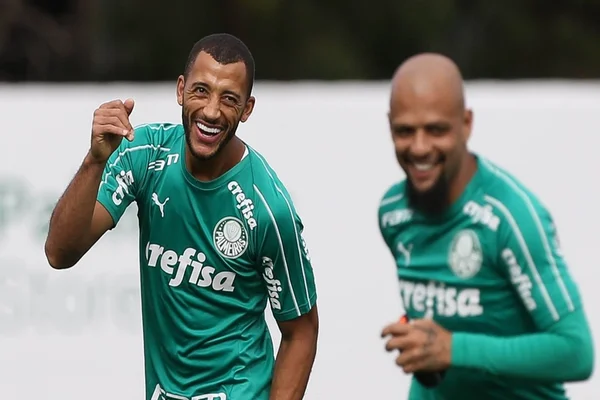 Vitor Hugo não treina no Palmeiras e vira dúvida para a Libertadores