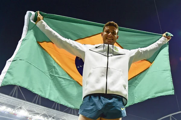 É ouro! Thiago Braz quebra recorde e leva ouro no salto com vara
