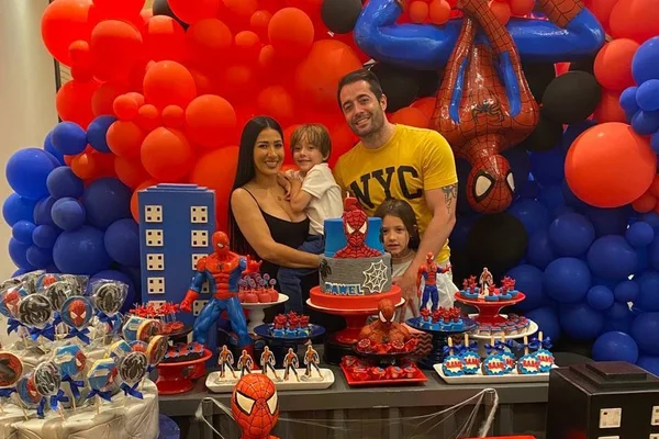 Simaria com a família