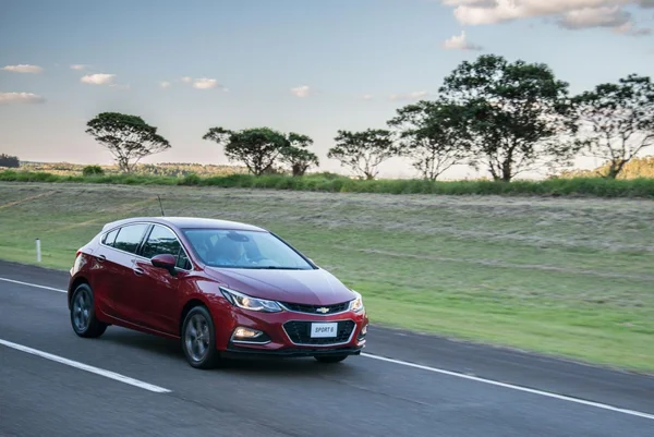 Preços do novo Cruze Sport6 começam em R$ 89.990 e chegam a R$ 112.540