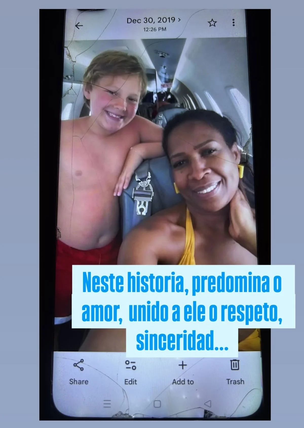 Rosania Nunes posa com Davi Lucca ainda criança Rosania Nunes posa com Davi Lucca ainda criança