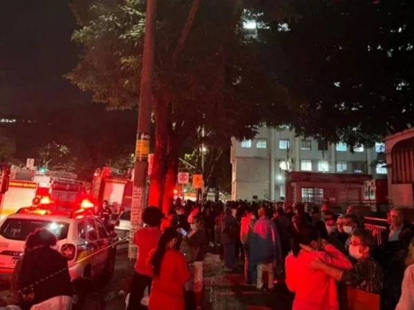 Foto colorida do incêndio