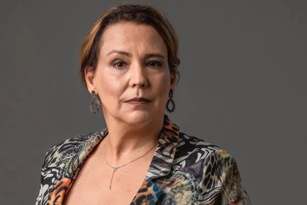 Ana Beatriz Nogueira é internada em hospital do Rio de Janeiro