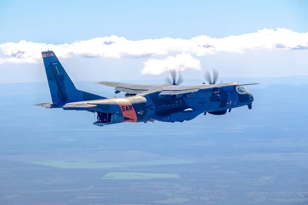 Imagem colorida de uma aeronave da FAB - Metrópoles