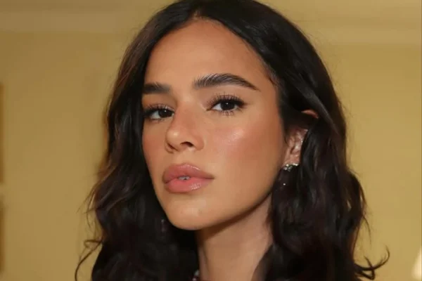 Saiba o segredo por trás dos lábios volumosos de Bruna Marquezine