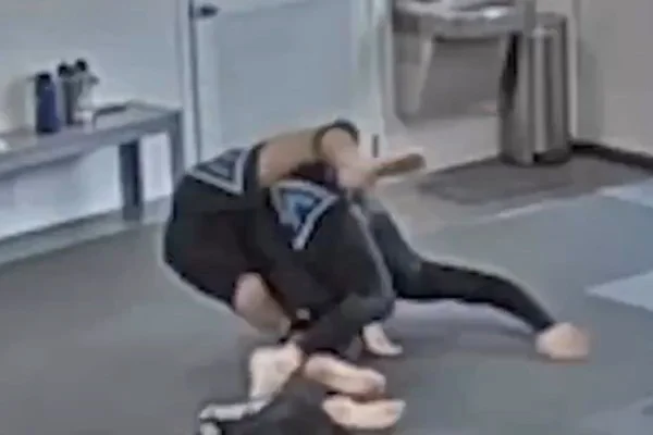 Veja vídeo de golpe que deixou aluno tetraplégico em aula de jiu-jítsu