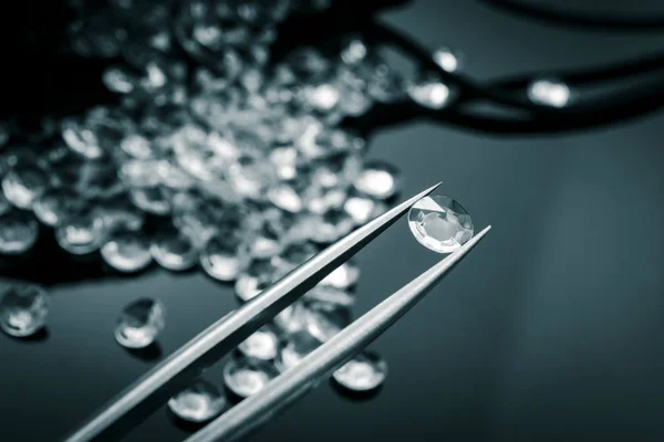 Cientistas chineses conseguiram fazer vidro mais resistente que diamantes