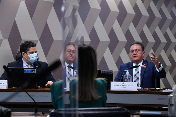 Sem acordo, CCJ adia mais uma vez votação da reforma tributária
