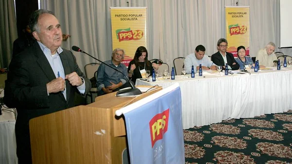 PPS coloca Cristovam Buarque e Valmir Campelo como opções ao Buriti