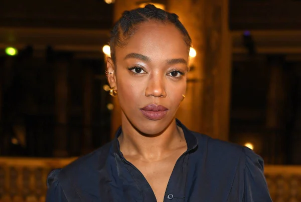 Naomi Ackie é escolhida para interpretar Whitney Houston em cinebiografia